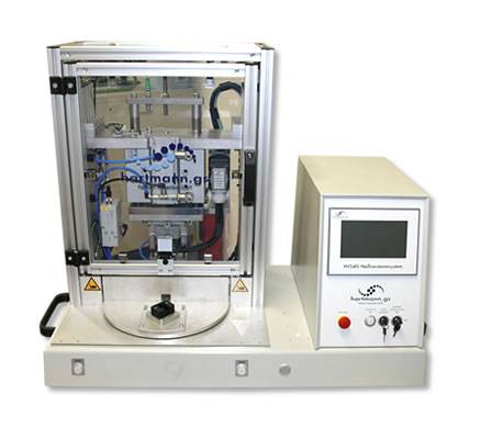  Klassisches Heißverstemmgerät bei dem die zu bearbeitenden Produkte über den Drehteller der Bearbeitung zugeführt werden.