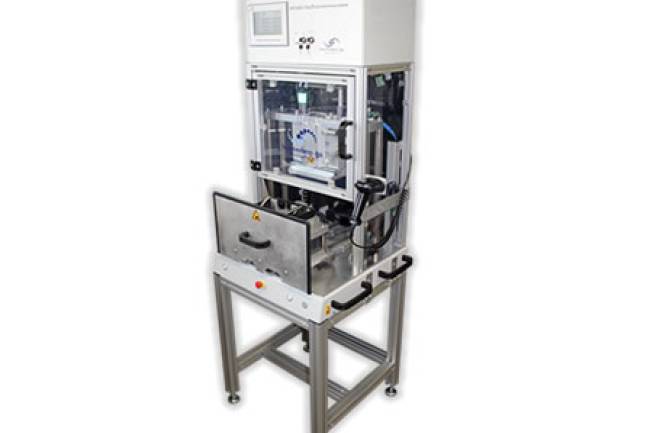 Stand Alone Heißverstemmsystem mit Schiebetisch.