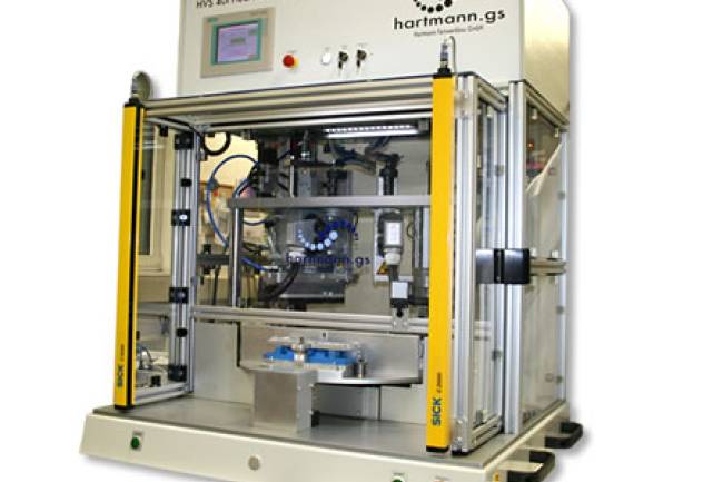 Hochpräzises Heißverstemmsystem mit dreifachem Drehteller zur Umformung von 14 Pins.