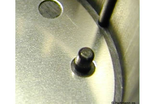 Heißverstemmen von Blech-Stanzteilen mit Kunststoff-Pin